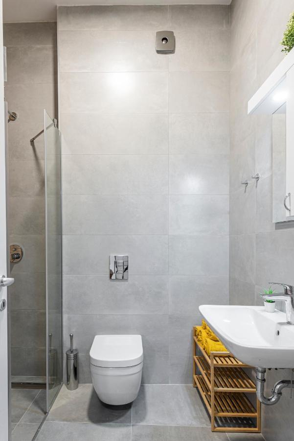 Vertigo Modern Studio-Free Private Parking-Fast Wi-Fi Нови-Сад Экстерьер фото